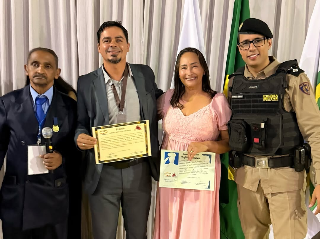 FORAM REALIZADAS AS ENTREGAS DOS PRÊMIOS BOINA DE OURO E POLICIAL NOTA 10 NA CIDADE DE CATUJI.