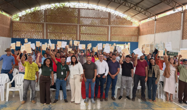 84 títulos de Regularização Fundiária Rural entregues em Catuji!